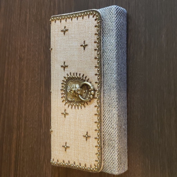 Vintage Lion Medallion Beaded Clutch - Picture 3 of 6